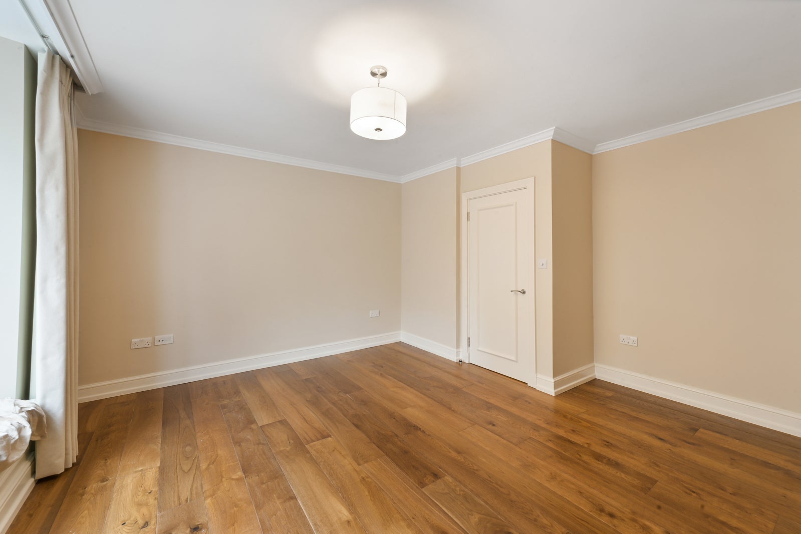 Flat Ridgmount Street in Greater London