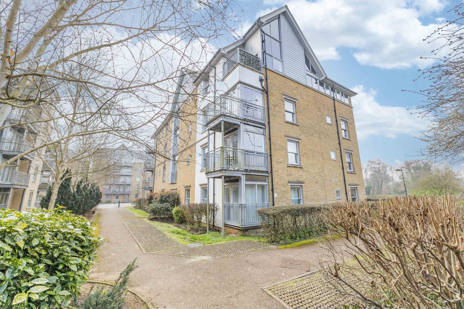 Flat Bingley Court in Canterbury