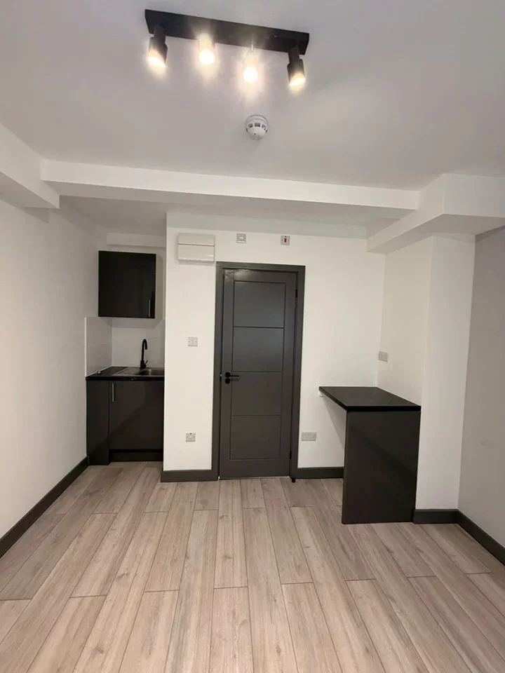 Flat Shepperton Road in Borough of Spelthorne