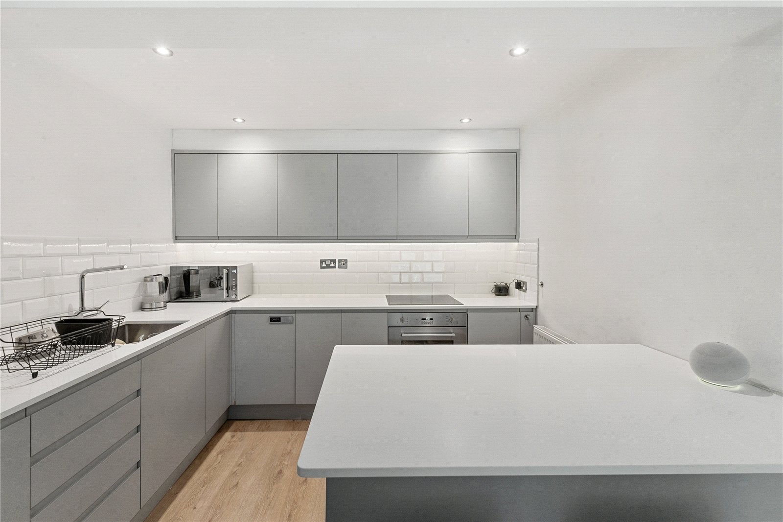 Flat Sheen Road in Greater London