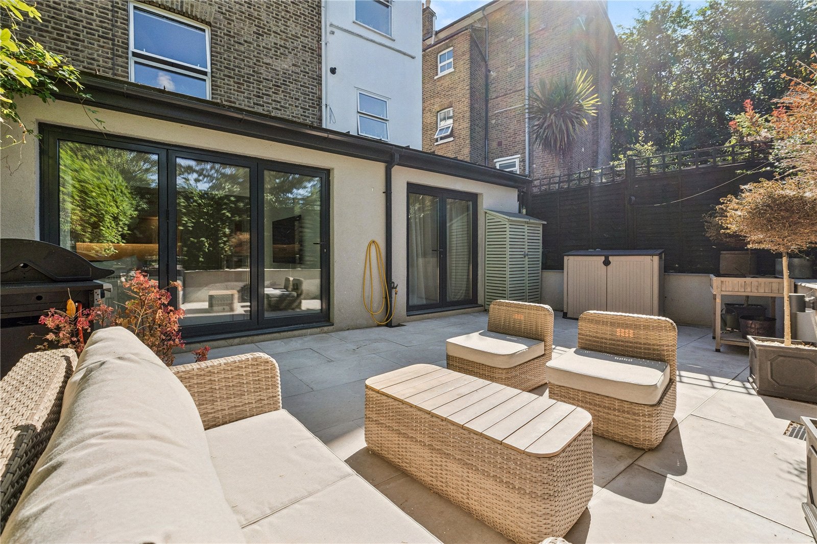 Flat Sheen Road in Greater London