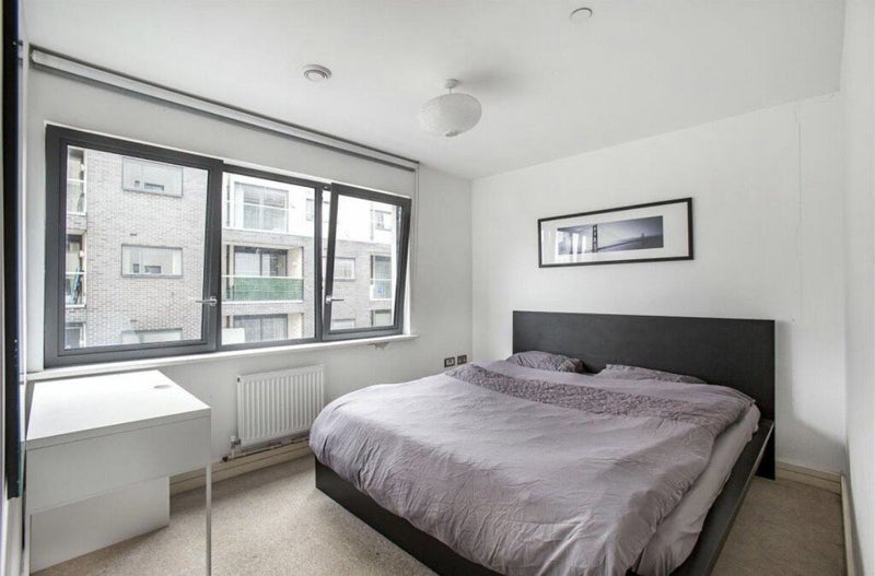 Flat Aqua Vista Square in Greater London