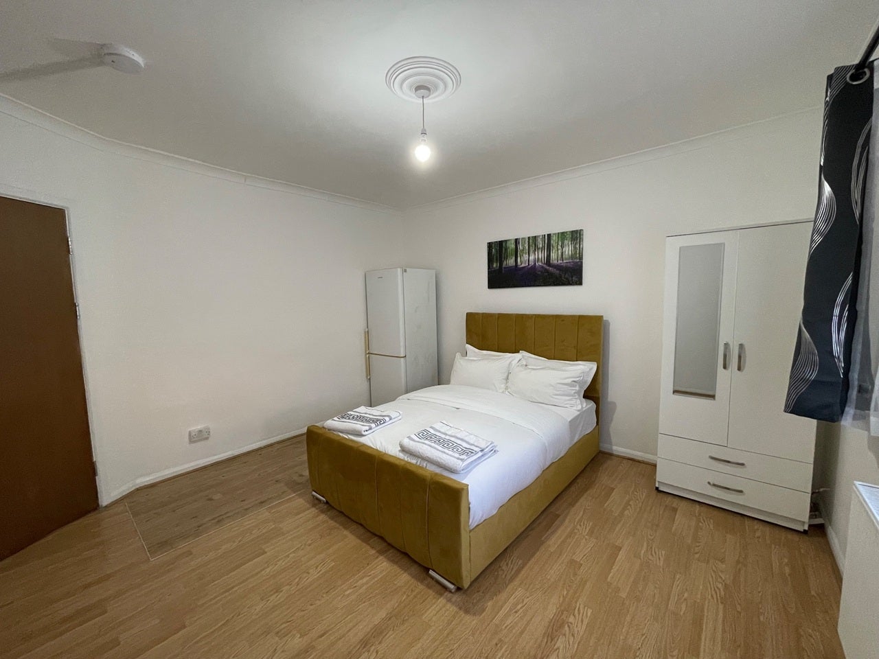 Room Keynsham Gardens in Greater London