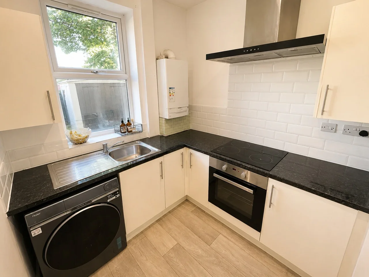 House Freemantle Avenue in Greater London