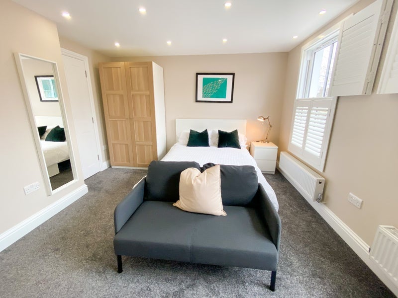 Room Fullerton Road in Greater London