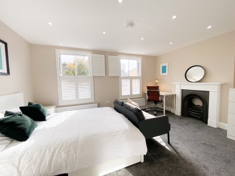 Room Fullerton Road in Greater London