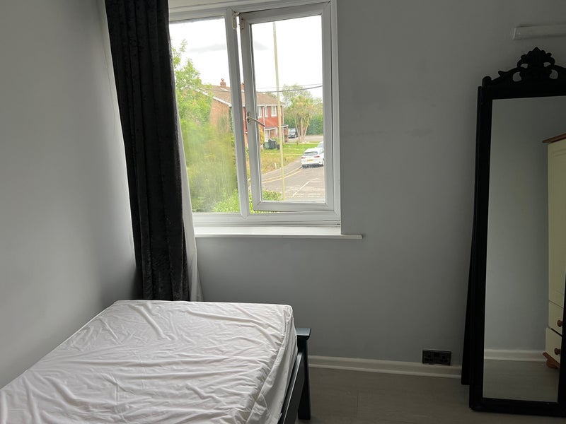 Room Ashley Road in New Forest