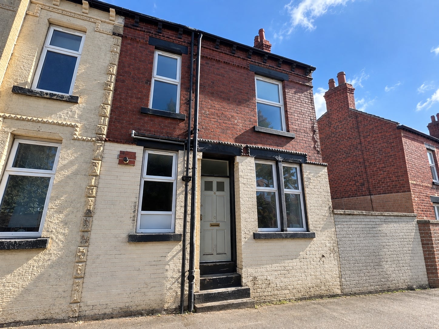 House Moorfield Crescent in Leeds
