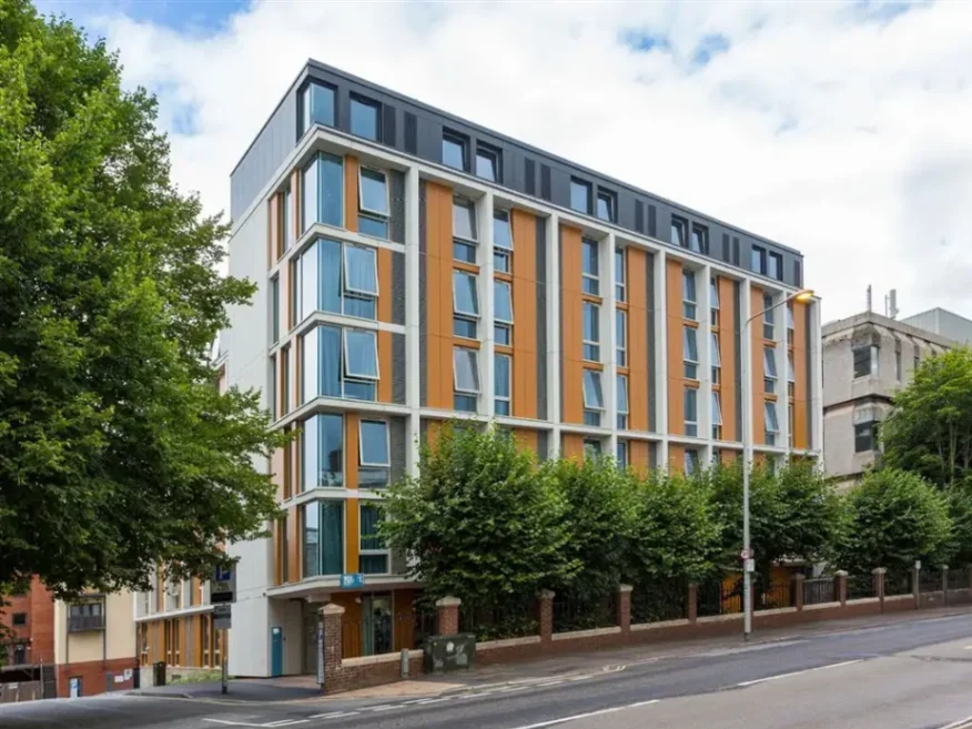 Flat Queen Street in Exeter