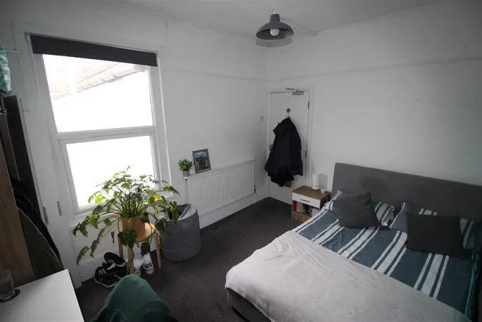 Flat Marmion Road in Portsmouth
