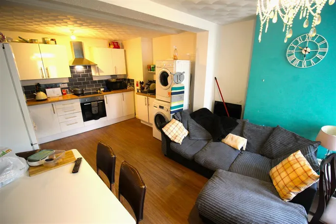 Flat Marmion Road in Portsmouth