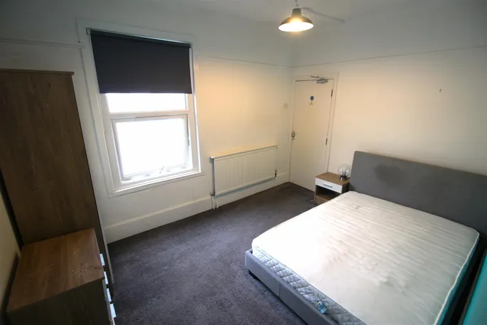 Flat Marmion Road in Portsmouth