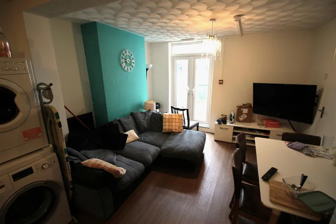 Flat Marmion Road in Portsmouth
