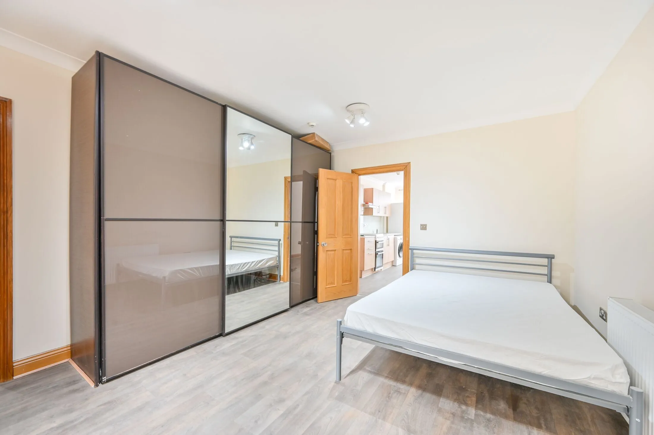 Flat East Lane in Greater London
