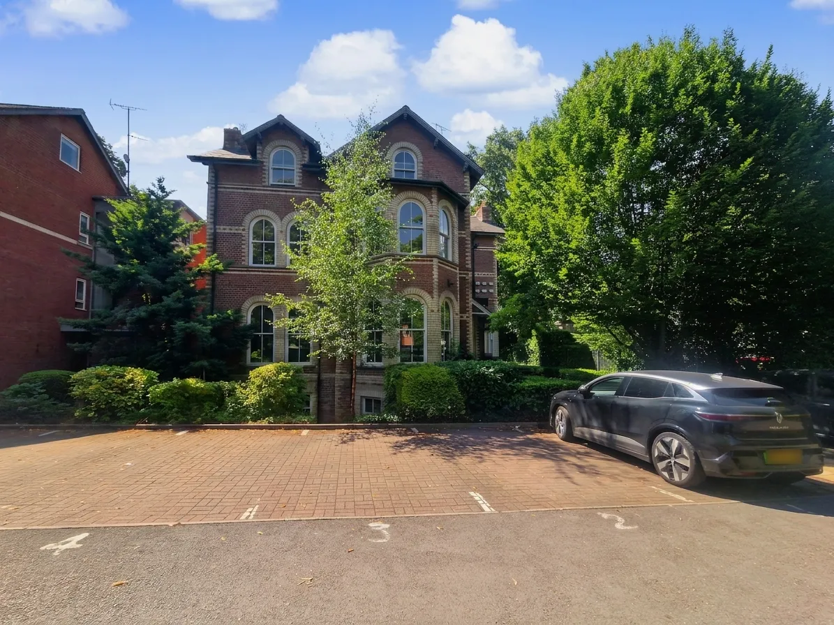 Flat Prestwich Park Road South in Prestwich