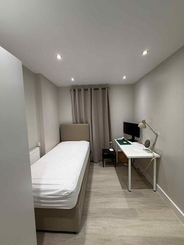 Room Fairthorn Road in Greater London