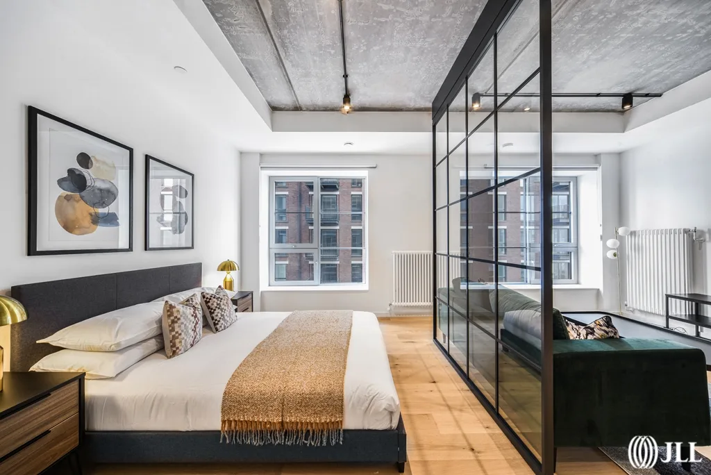 Flat Hercules Slip in Greater London