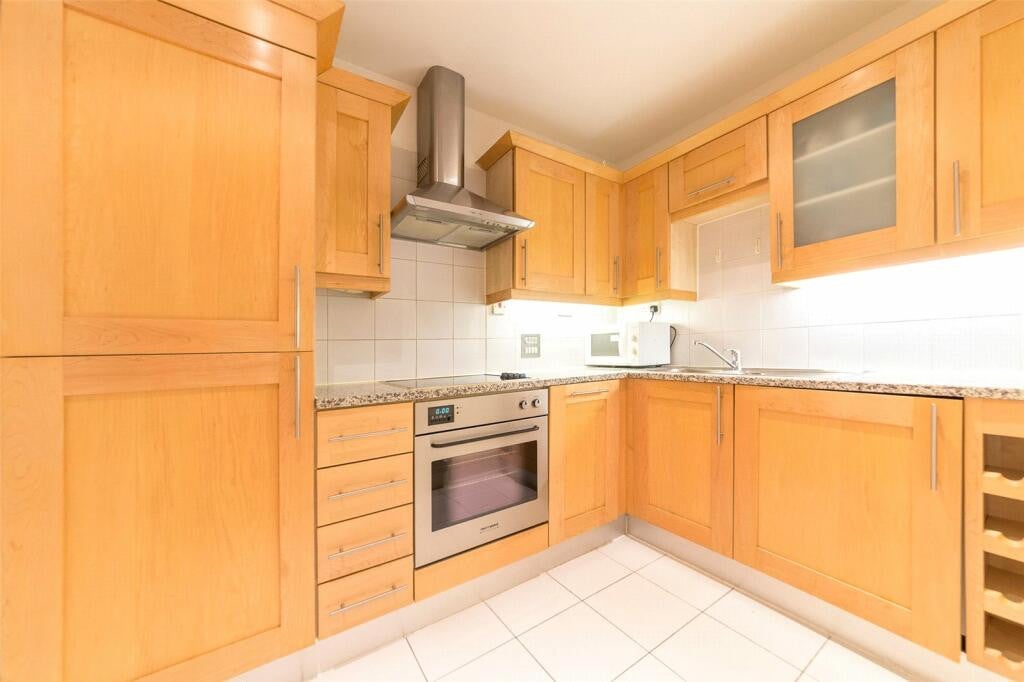 Flat Hatfields in Greater London