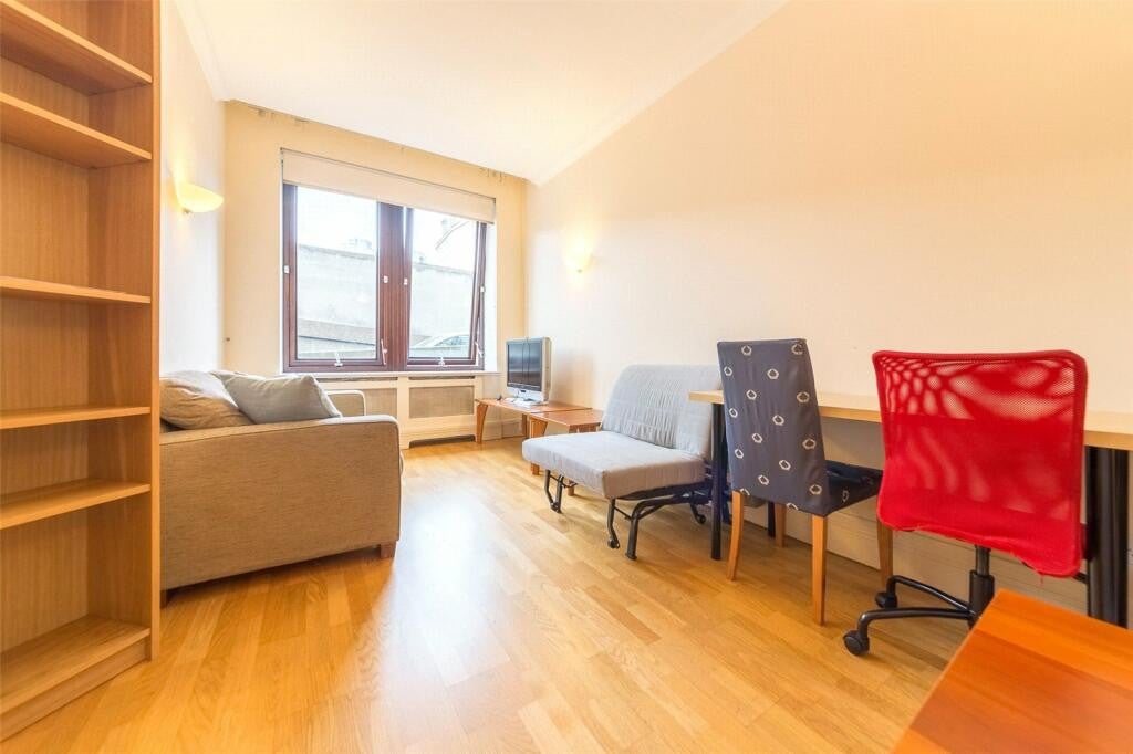 Flat Hatfields in Greater London
