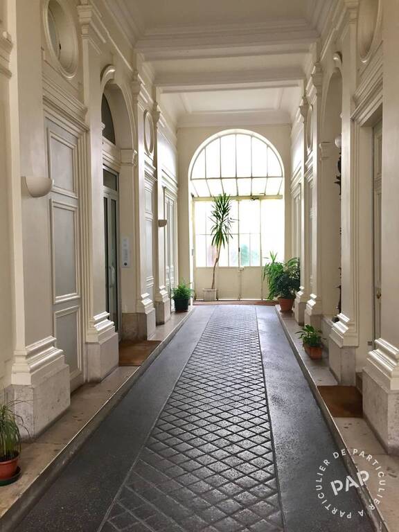 Flat Place du Général Kœnig in Paris