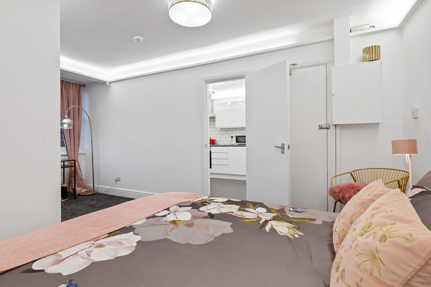 Flat Howitt Road in Greater London