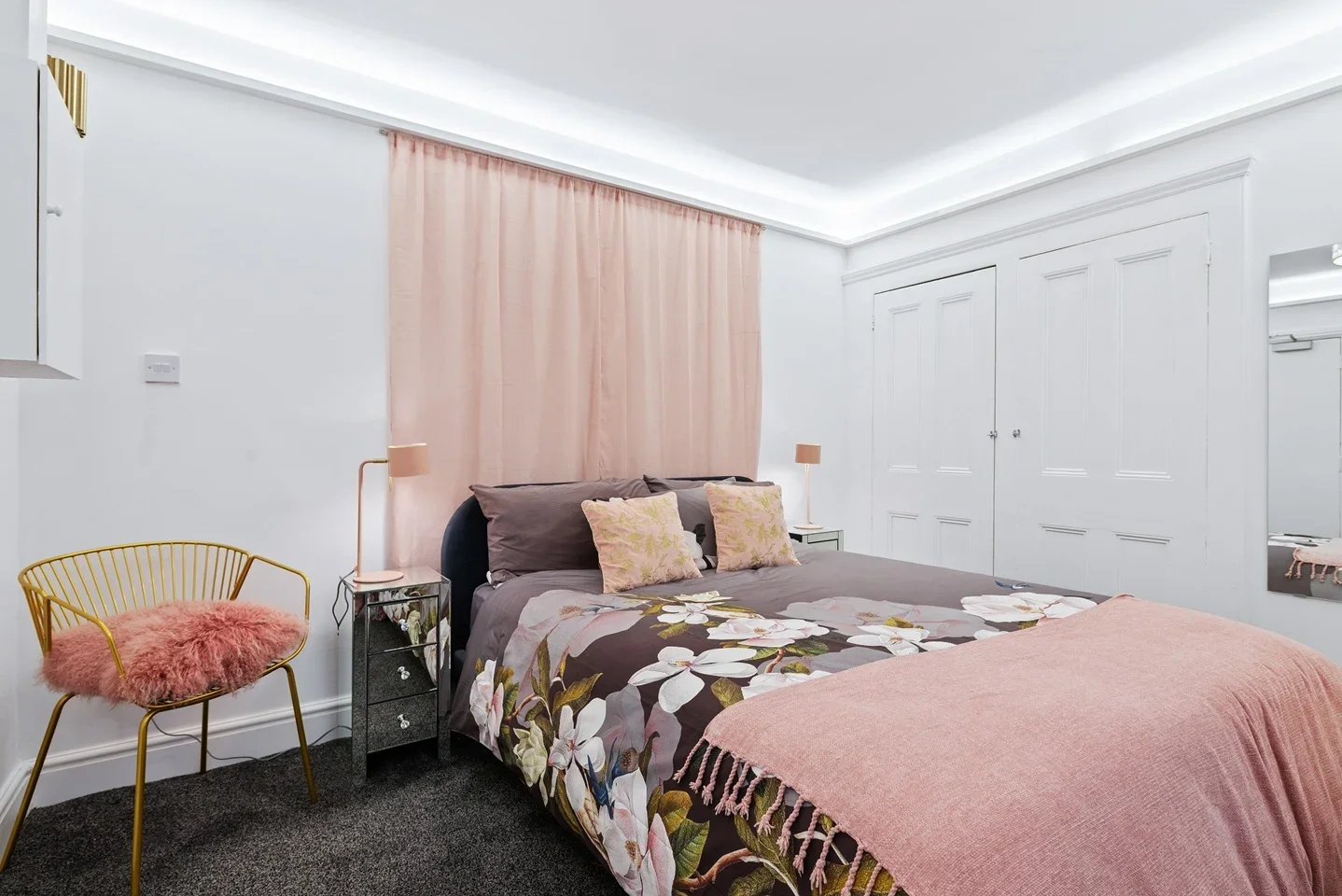 Flat Howitt Road in Greater London