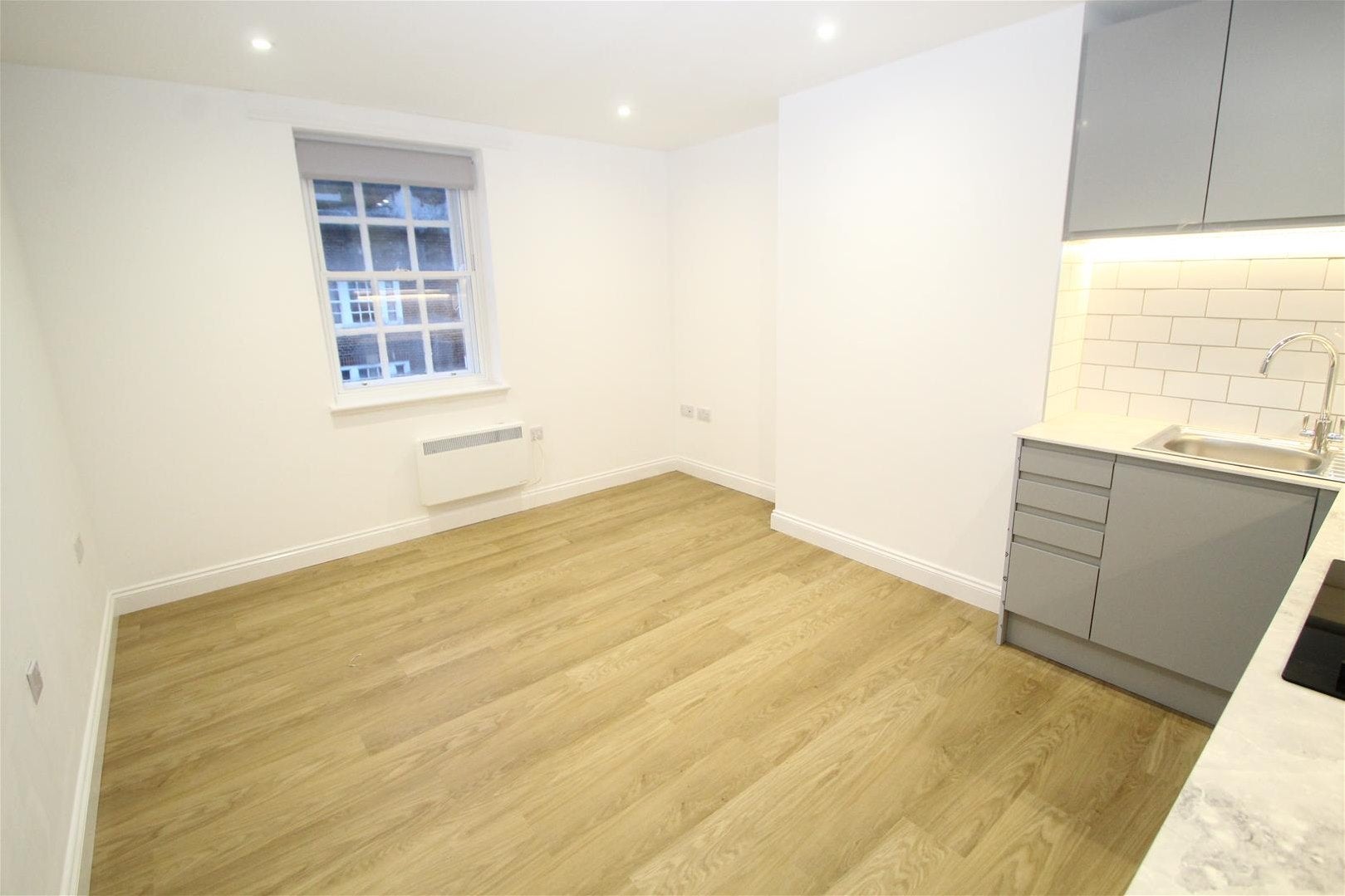 Flat Crendon Street in High Wycombe