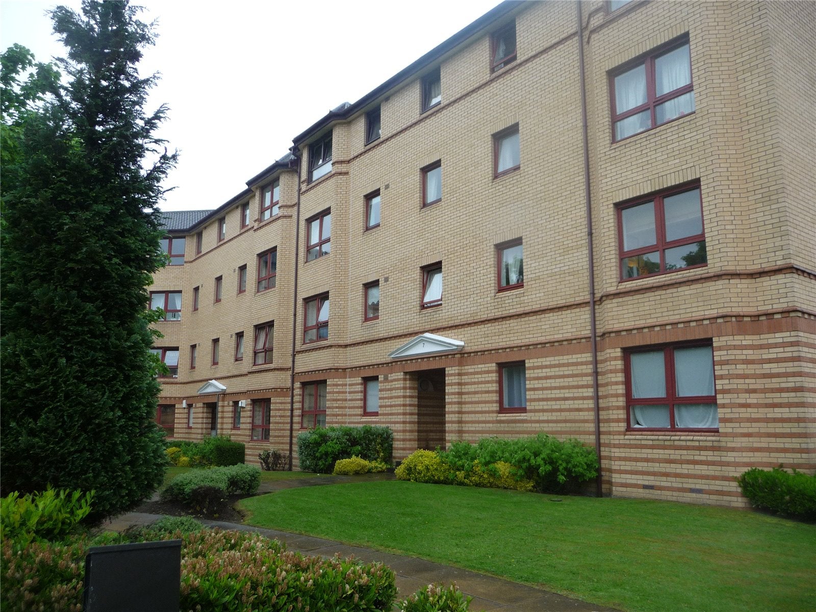 Flat Grovepark Gardens in Glasgow