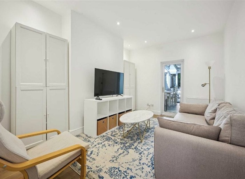 Flat Fawcett Street in Greater London