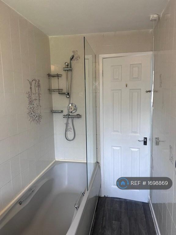 Flat Ashburton Road in Greater London