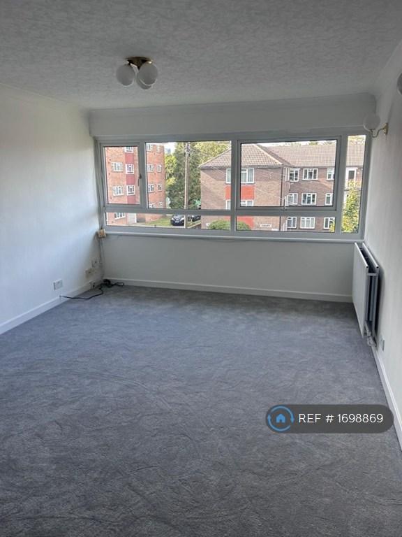 Flat Ashburton Road in Greater London