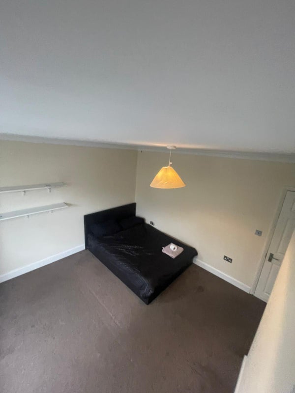 Room Commercial Way in Greater London