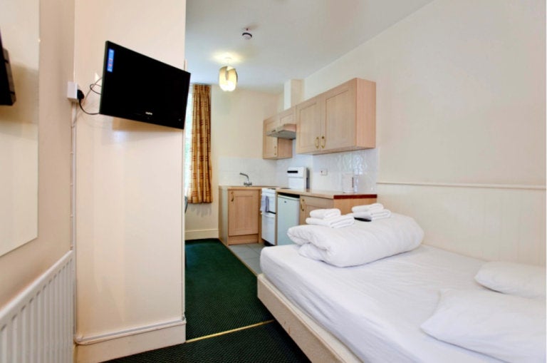 Flat Lyndhurst Road in Greater London