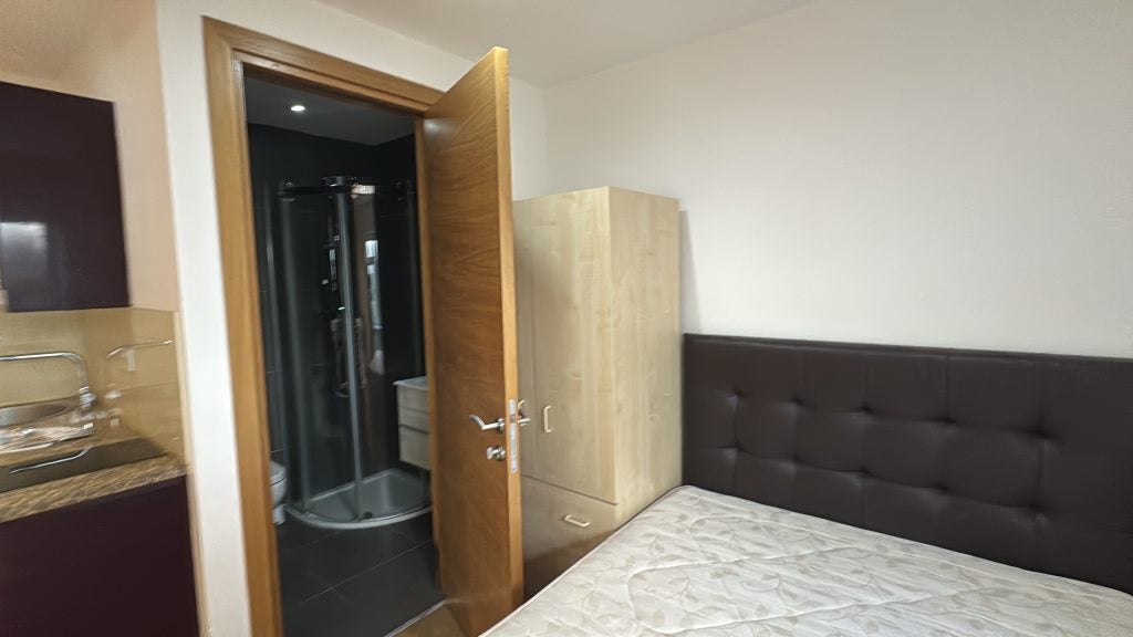 Room Sunny Place in Greater London