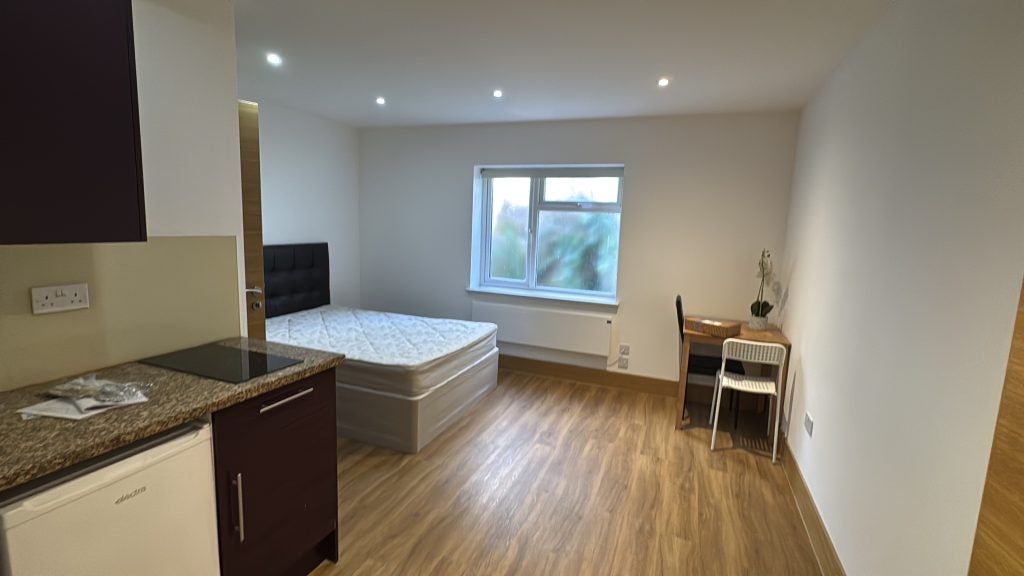 Room Sunny Place in Greater London