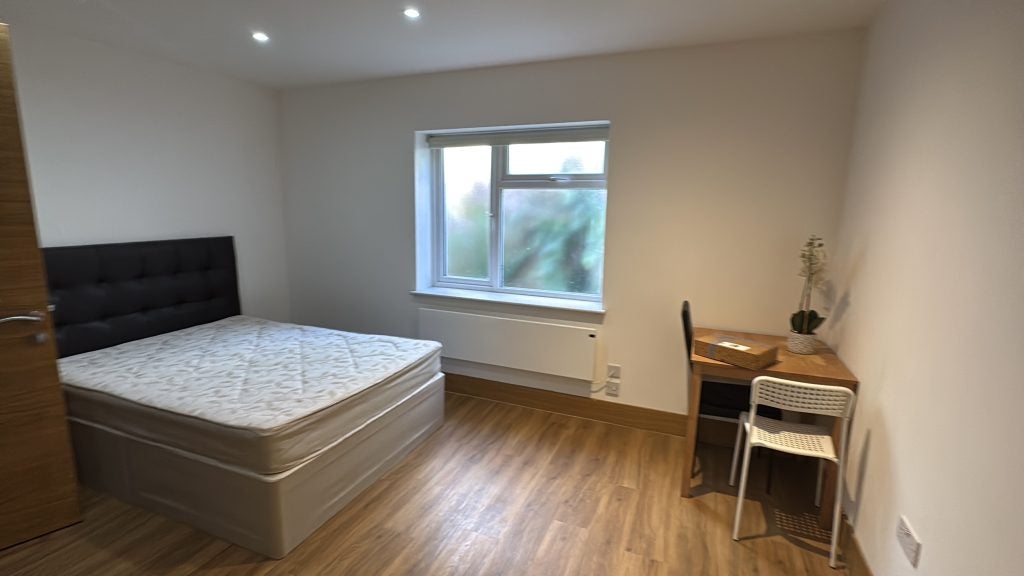 Room Sunny Place in Greater London