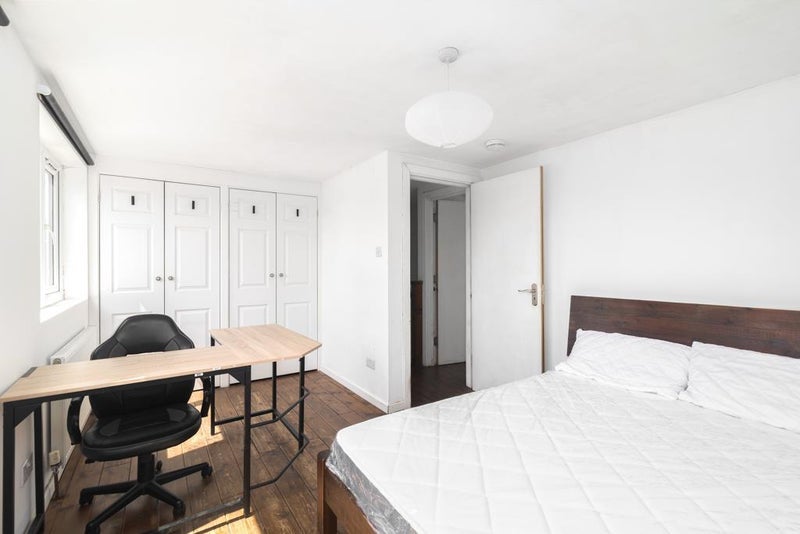 Room Park Lane in Greater London