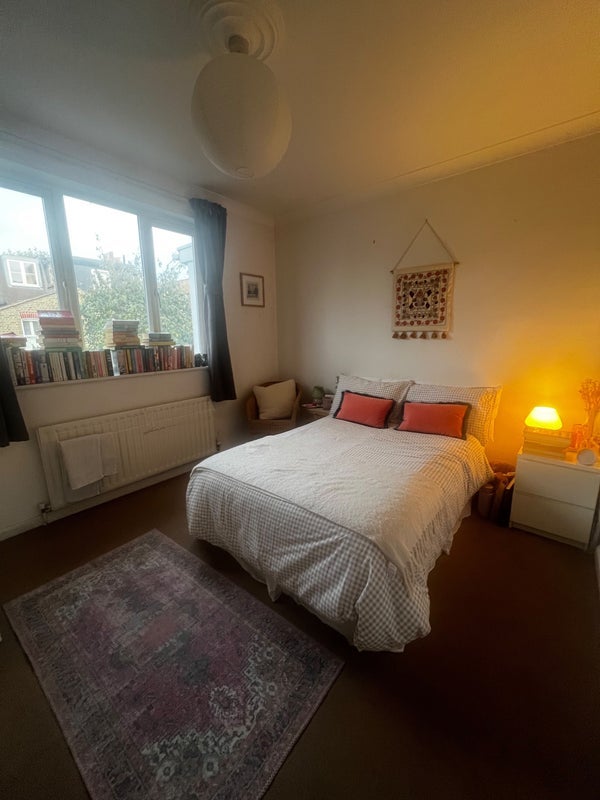 Room Hillbrook Road in Greater London