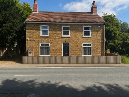 House Lowgate Road in East Lindsey