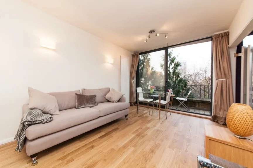 Flat Hyde Park Place Bayswater Road in City of Westminster