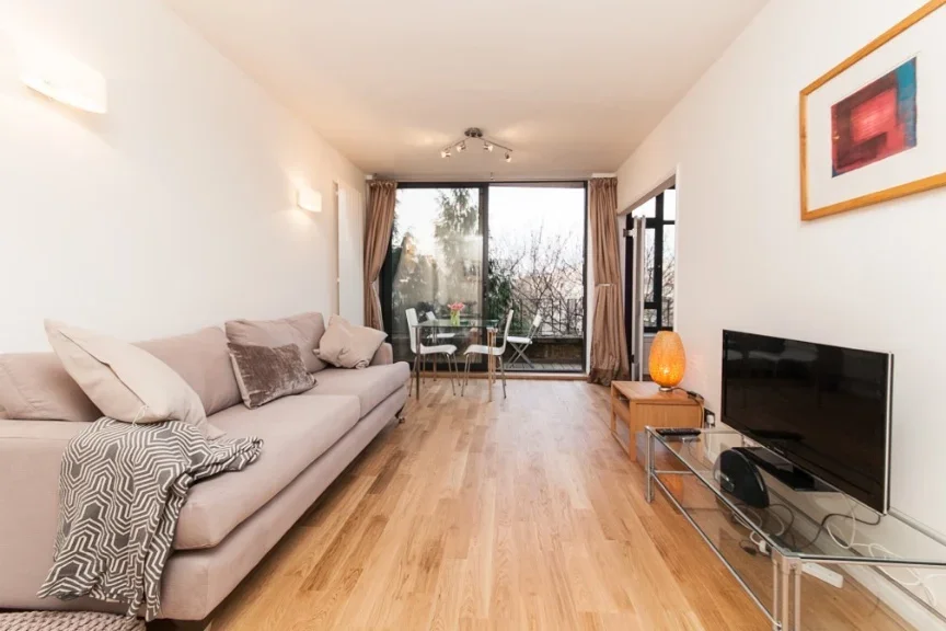 Flat Hyde Park Place Bayswater Road in City of Westminster
