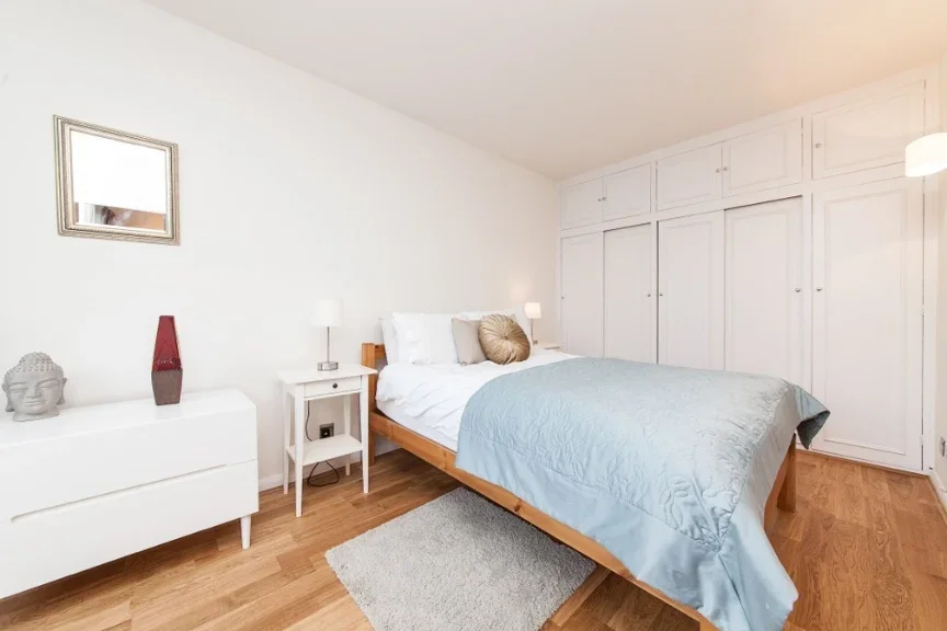 Flat Hyde Park Place Bayswater Road in City of Westminster