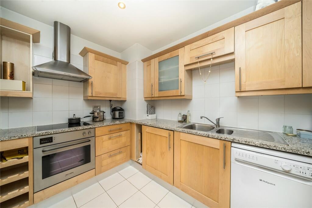 Flat Hatfields in Greater London