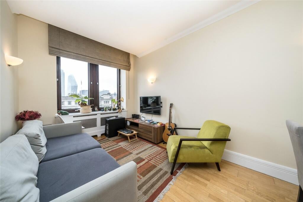 Flat Hatfields in Greater London