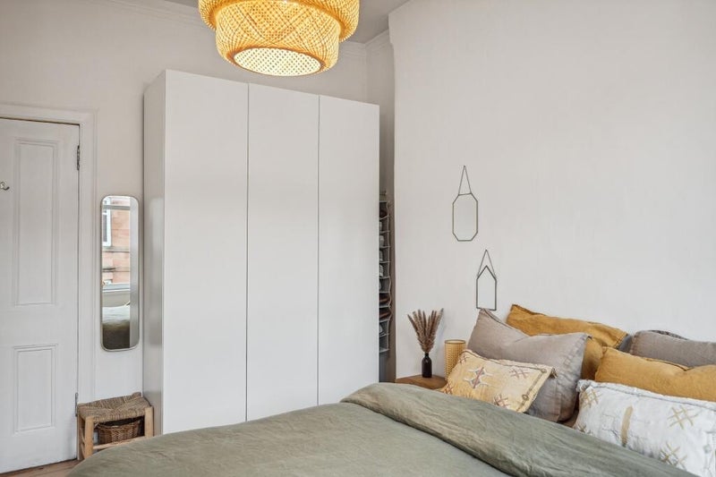 Room Dundrennan Road in Glasgow