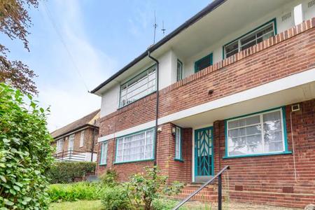 Flat Holyoake Walk in London
