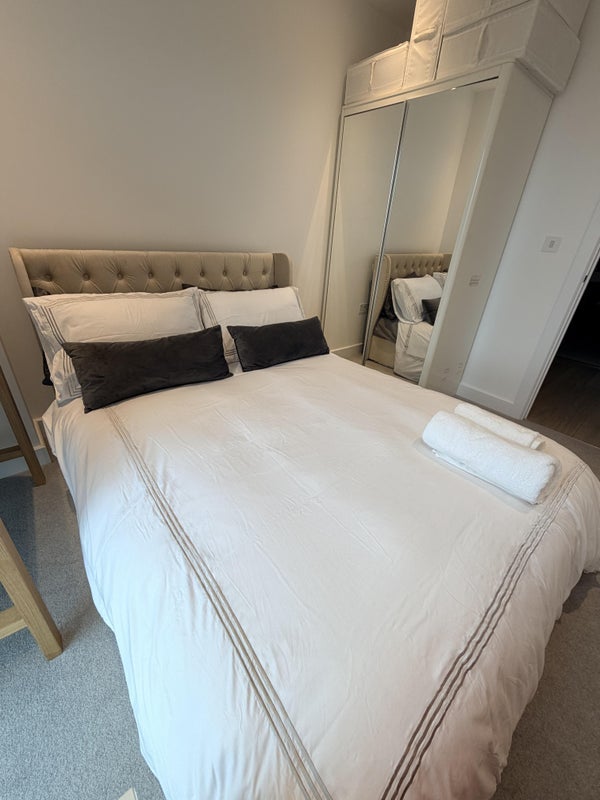 Room Seagull Lane in Greater London