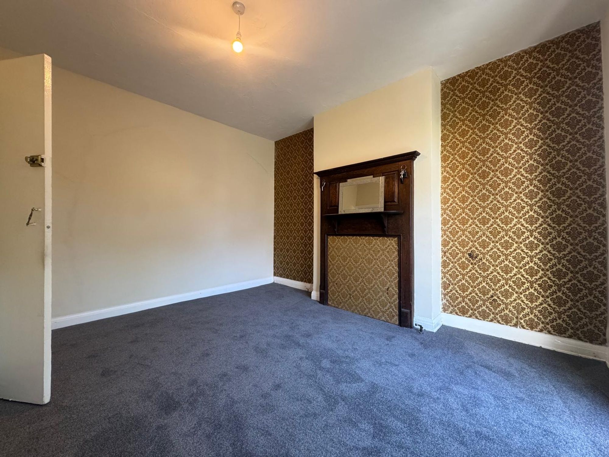 Room Carnforth Road in Greater London