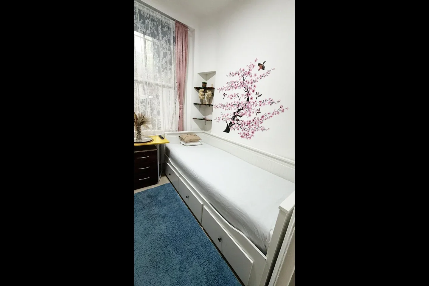 Room Knaresborough Place in Greater London