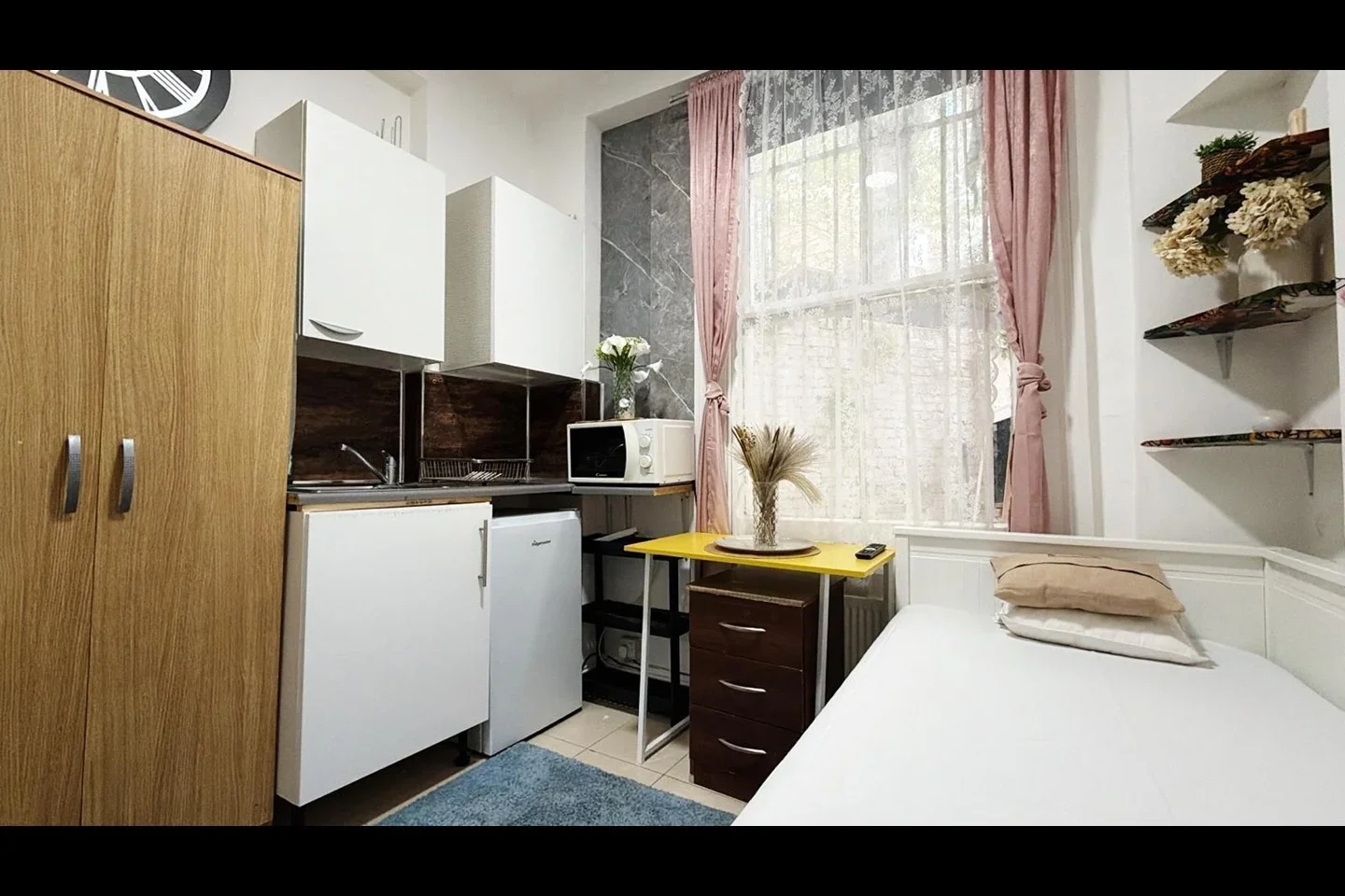 Room Knaresborough Place in Greater London